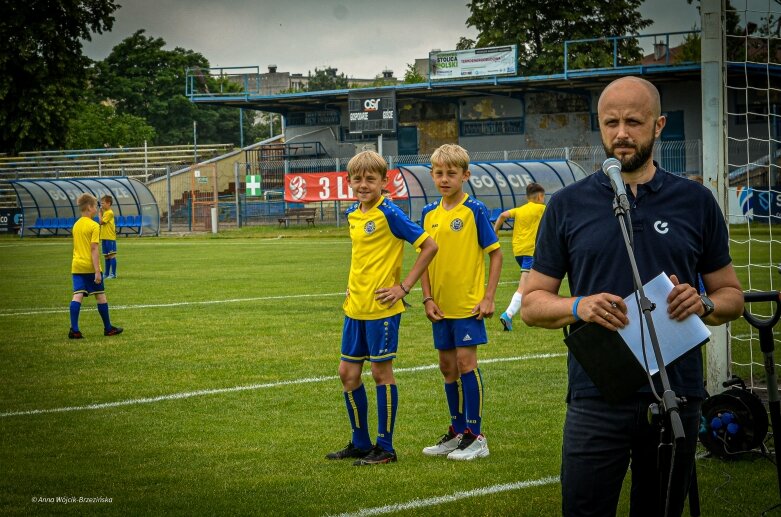  Umowa podpisana. Mirbud przebuduje miejski stadion w Skierniewicach 