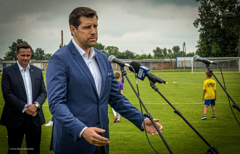  Umowa podpisana. Mirbud przebuduje miejski stadion w Skierniewicach 