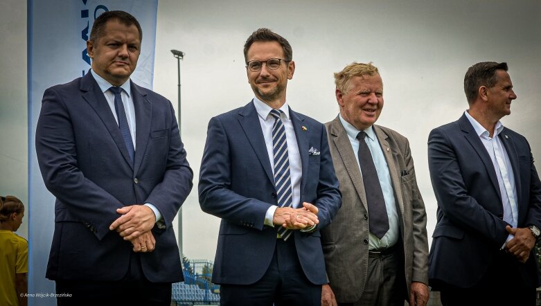  Umowa podpisana. Mirbud przebuduje miejski stadion w Skierniewicach 