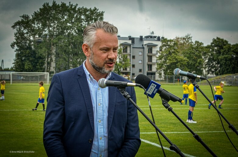  Umowa podpisana. Mirbud przebuduje miejski stadion w Skierniewicach 