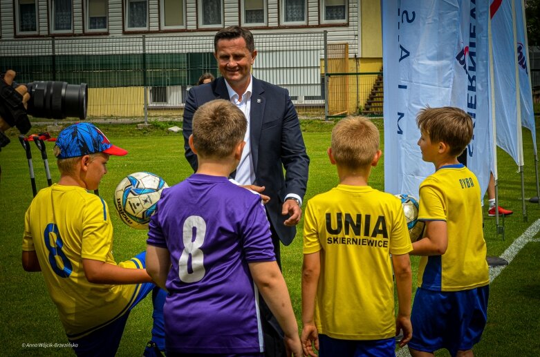  Umowa podpisana. Mirbud przebuduje miejski stadion w Skierniewicach 