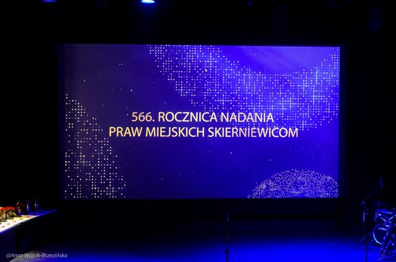  Prezes PKP Cargo z tytułem Honorowego Ambasadora Skierniewic. Gala z okazji 566. urodzin miasta 