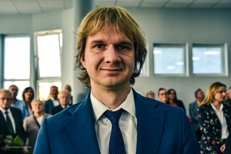  Artur Sułek, do rady miasta wszedł z list PiS. Jest radnym z os. Widok. 