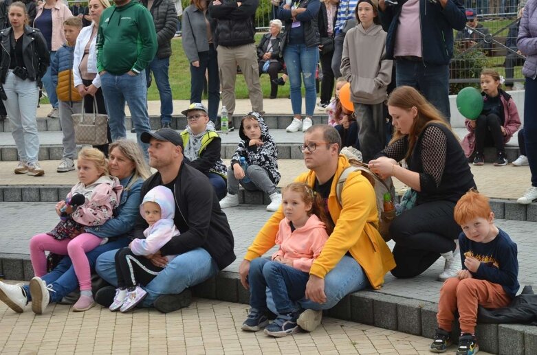  Kapryśna pogoda nie wystraszyła amatorów muzyki tanecznej  