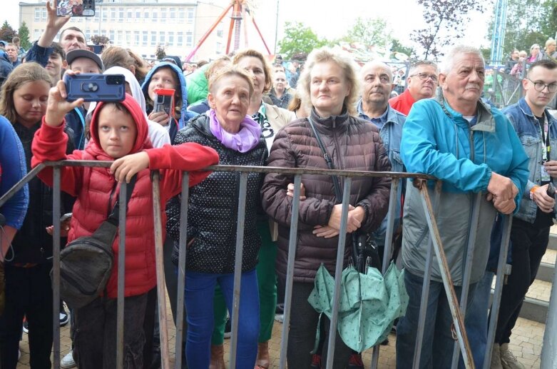  Kapryśna pogoda nie wystraszyła amatorów muzyki tanecznej  