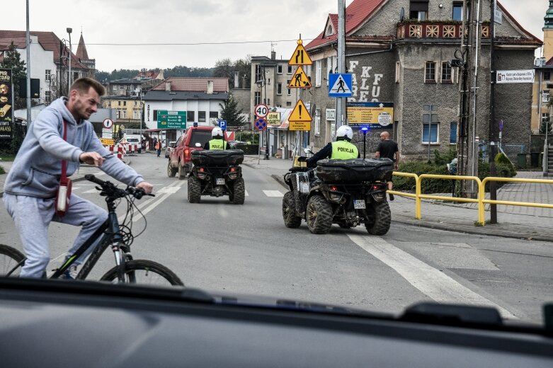  Myśliwi pomagają. Konwój dojechał do Głuchołaz 