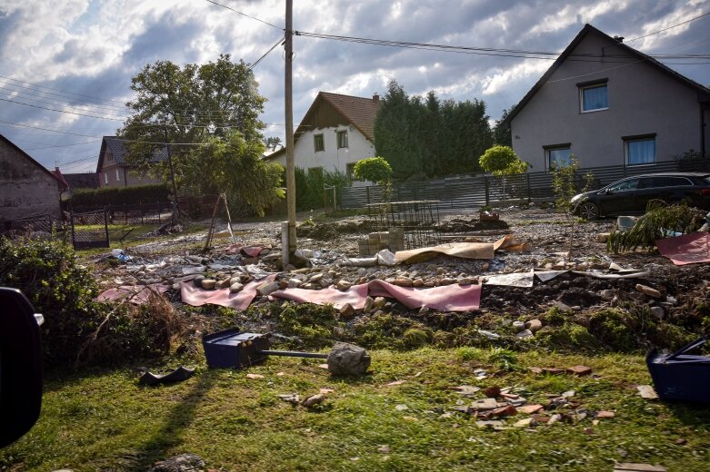  Myśliwi pomagają. Konwój dojechał do Głuchołaz 