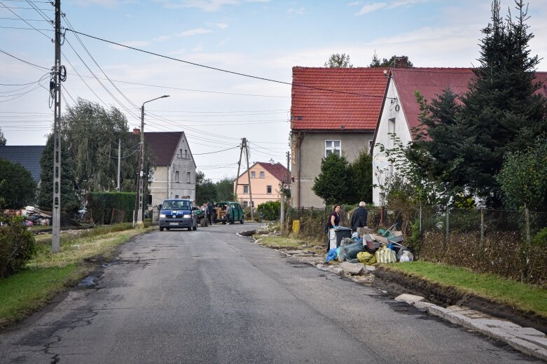  Myśliwi pomagają. Konwój dojechał do Głuchołaz 