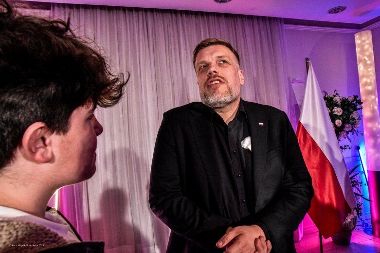 SKIERNIEWICE. „Koniec z koryciarstwem” - mówi Zandberg