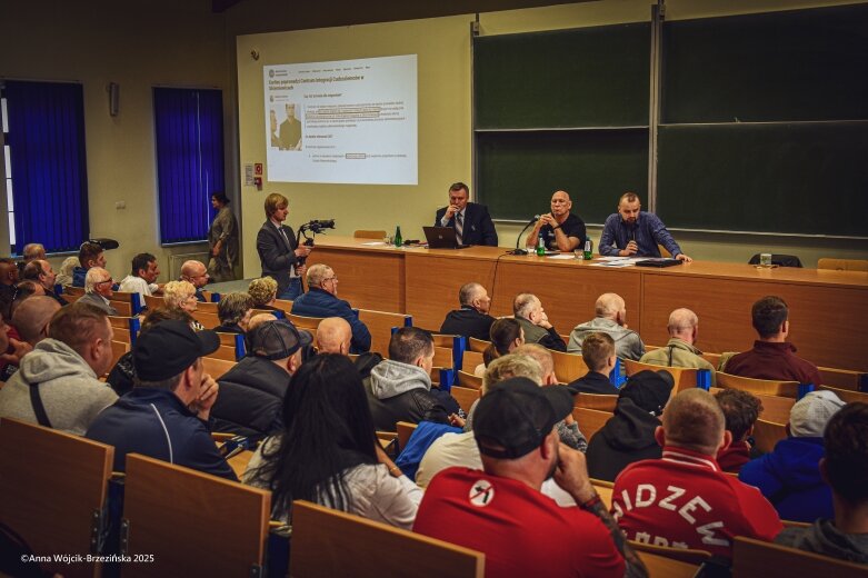 Biskup pod ostrzałem społeczników. Czy Centrum Integracji Cudzoziemców powstanie w Skierniewicach?