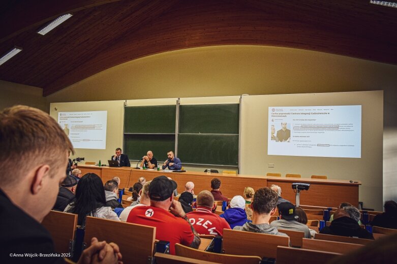  Biskup pod ostrzałem społeczników. Czy Centrum Integracji Cudzoziemców powstanie w Skierniewicach? 