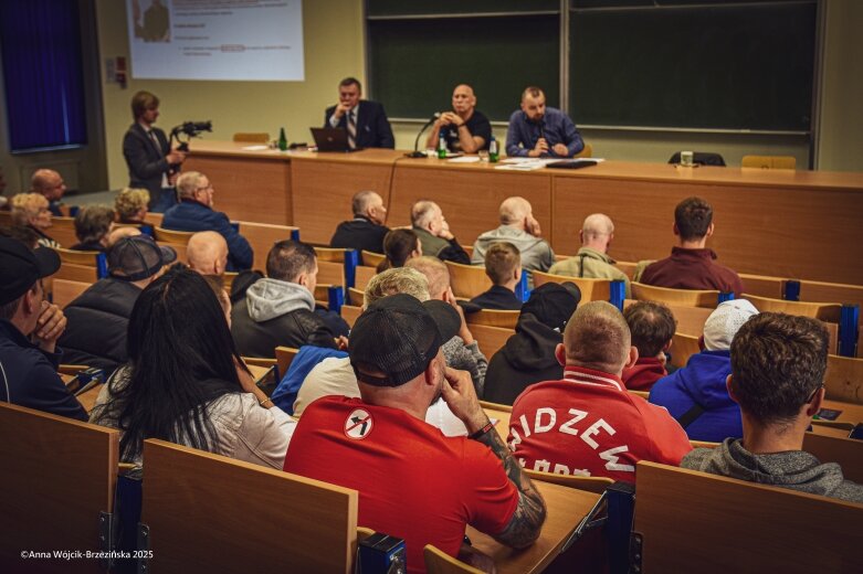  Biskup pod ostrzałem społeczników. Czy Centrum Integracji Cudzoziemców powstanie w Skierniewicach? 