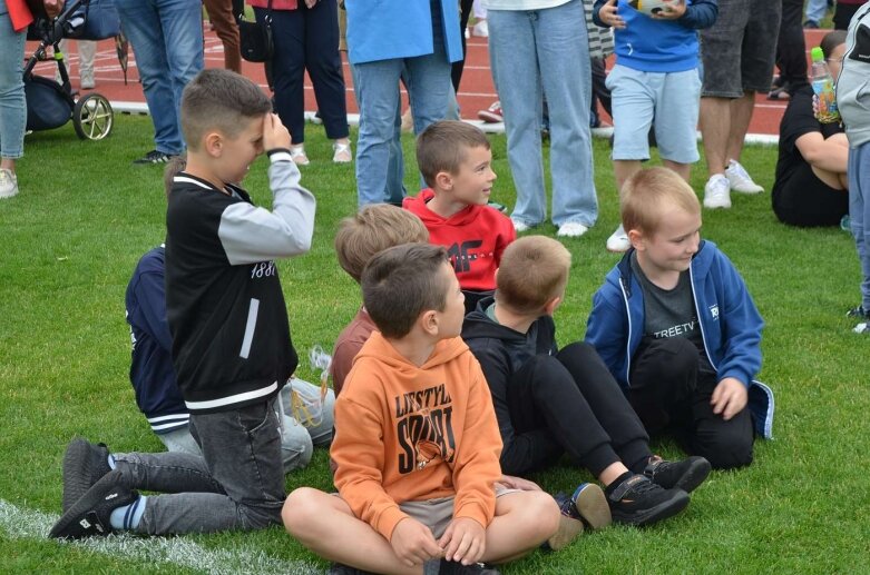  Sportowa niedziela w Głuchowie. Mieszkańcy świętowali otwarcie kompleksu boisk 