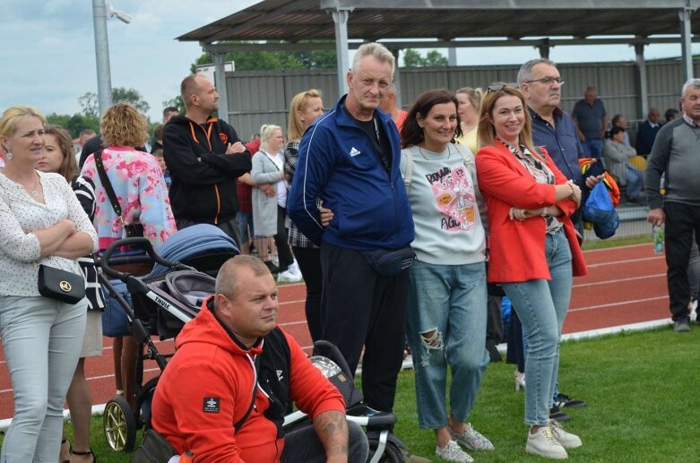  Sportowa niedziela w Głuchowie. Mieszkańcy świętowali otwarcie kompleksu boisk 