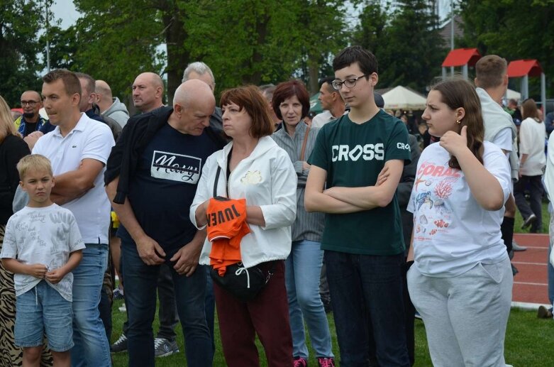  Sportowa niedziela w Głuchowie. Mieszkańcy świętowali otwarcie kompleksu boisk 
