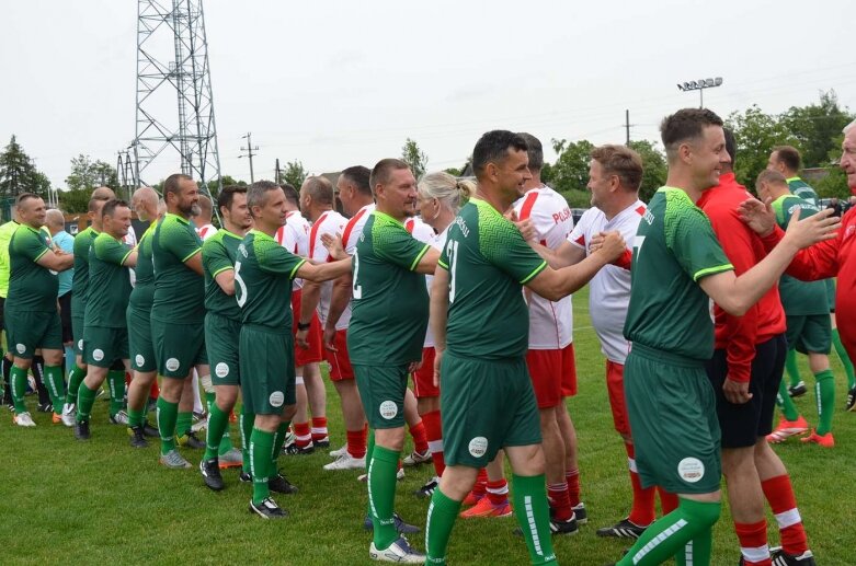  Sportowa niedziela w Głuchowie. Mieszkańcy świętowali otwarcie kompleksu boisk 