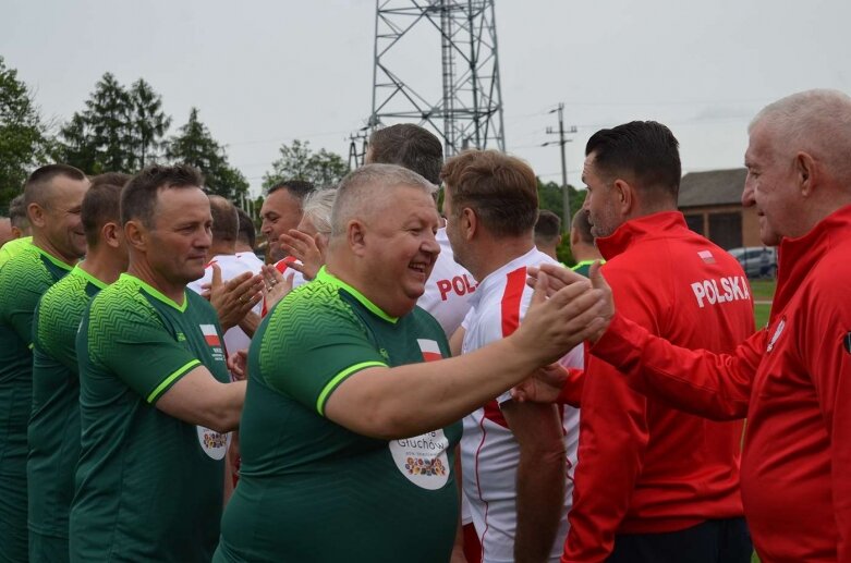  Sportowa niedziela w Głuchowie. Mieszkańcy świętowali otwarcie kompleksu boisk 
