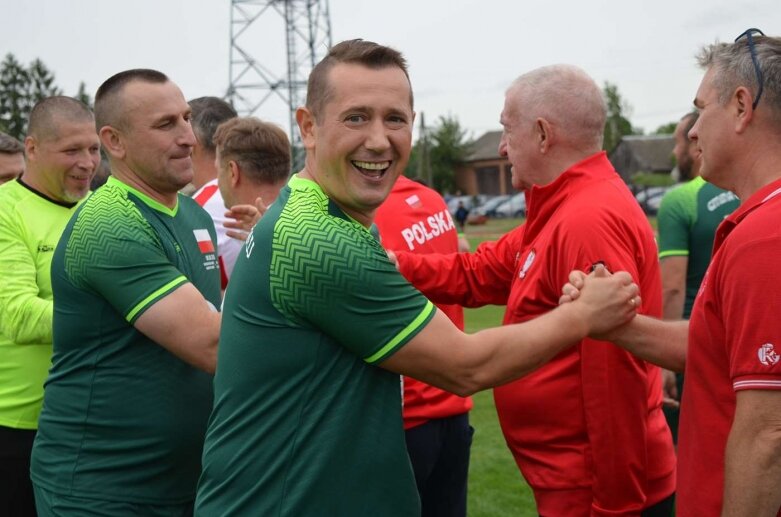  Sportowa niedziela w Głuchowie. Mieszkańcy świętowali otwarcie kompleksu boisk 