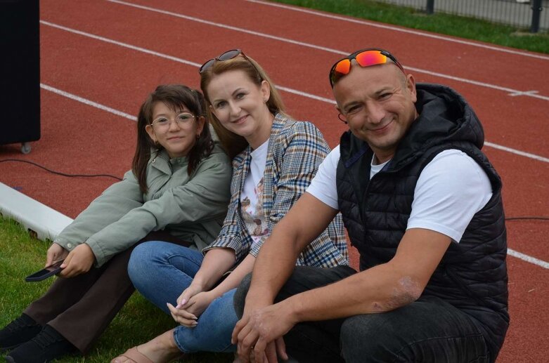  Sportowa niedziela w Głuchowie. Mieszkańcy świętowali otwarcie kompleksu boisk 
