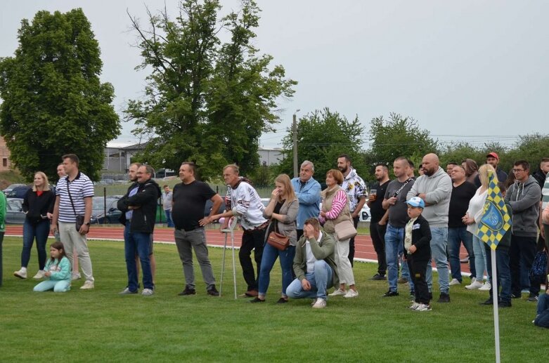  Sportowa niedziela w Głuchowie. Mieszkańcy świętowali otwarcie kompleksu boisk 