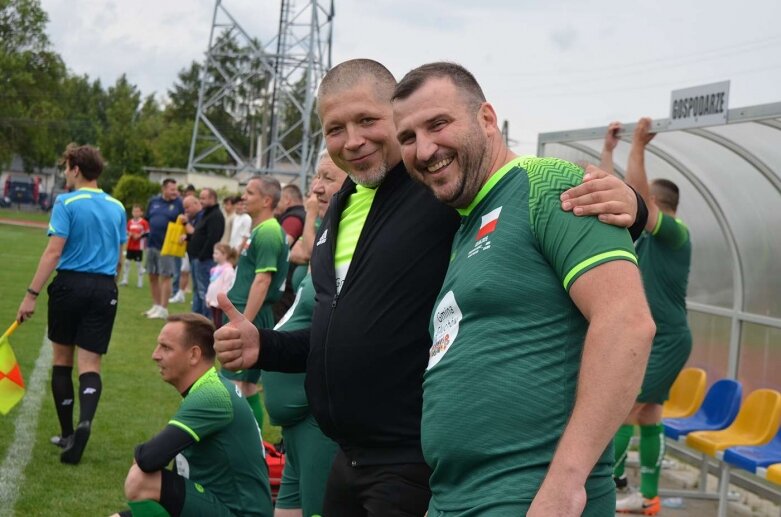 Sportowa niedziela w Głuchowie. Mieszkańcy świętowali otwarcie kompleksu boisk 