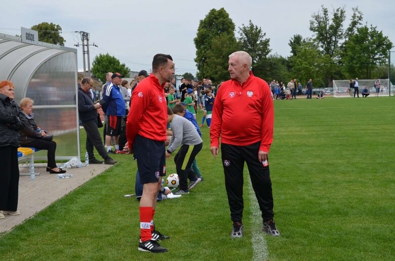  Sportowa niedziela w Głuchowie. Mieszkańcy świętowali otwarcie kompleksu boisk 