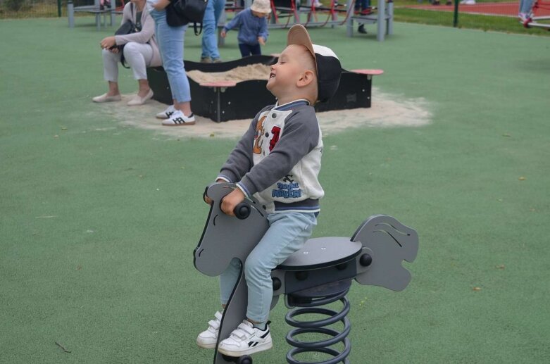  Sportowa niedziela w Głuchowie. Mieszkańcy świętowali otwarcie kompleksu boisk 
