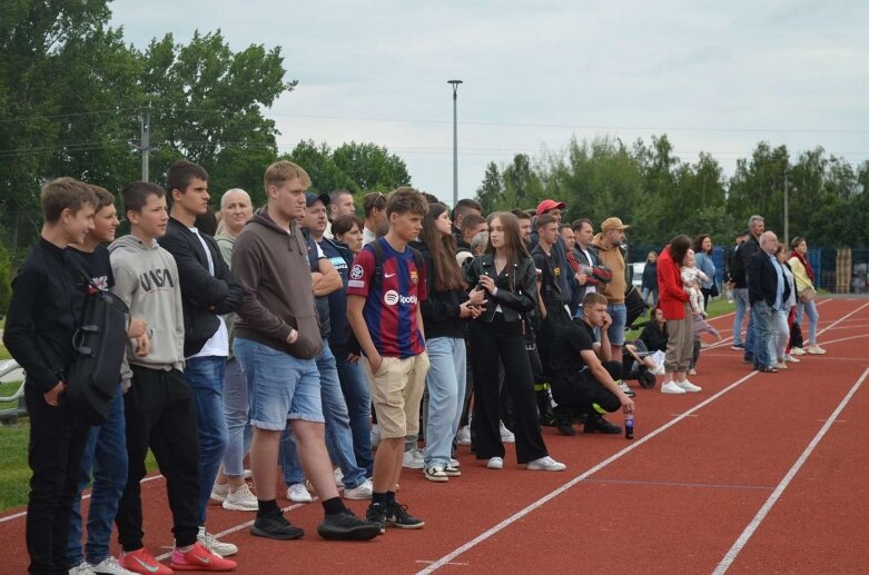  Sportowa niedziela w Głuchowie. Mieszkańcy świętowali otwarcie kompleksu boisk 
