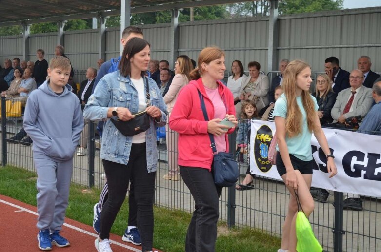  Sportowa niedziela w Głuchowie. Mieszkańcy świętowali otwarcie kompleksu boisk 