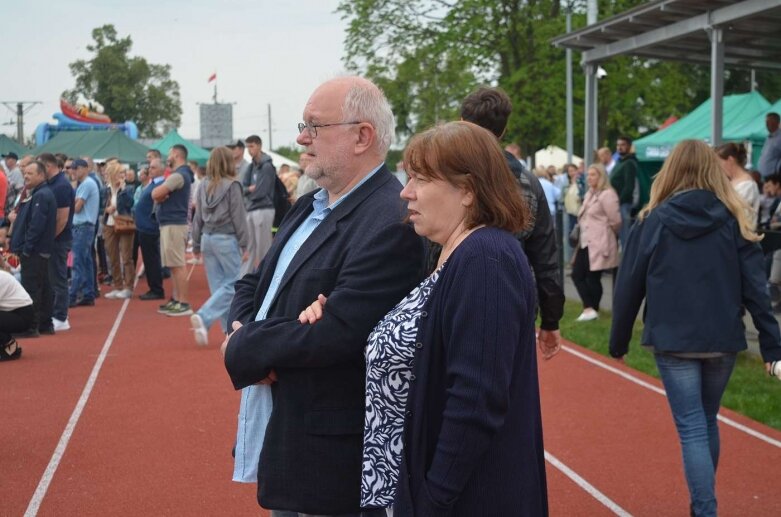  Sportowa niedziela w Głuchowie. Mieszkańcy świętowali otwarcie kompleksu boisk 