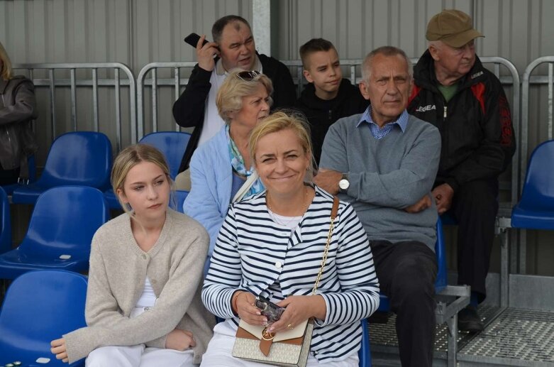  Sportowa niedziela w Głuchowie. Mieszkańcy świętowali otwarcie kompleksu boisk 