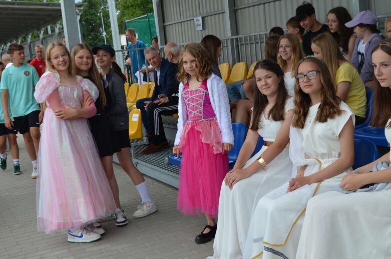  Sportowa niedziela w Głuchowie. Mieszkańcy świętowali otwarcie kompleksu boisk 