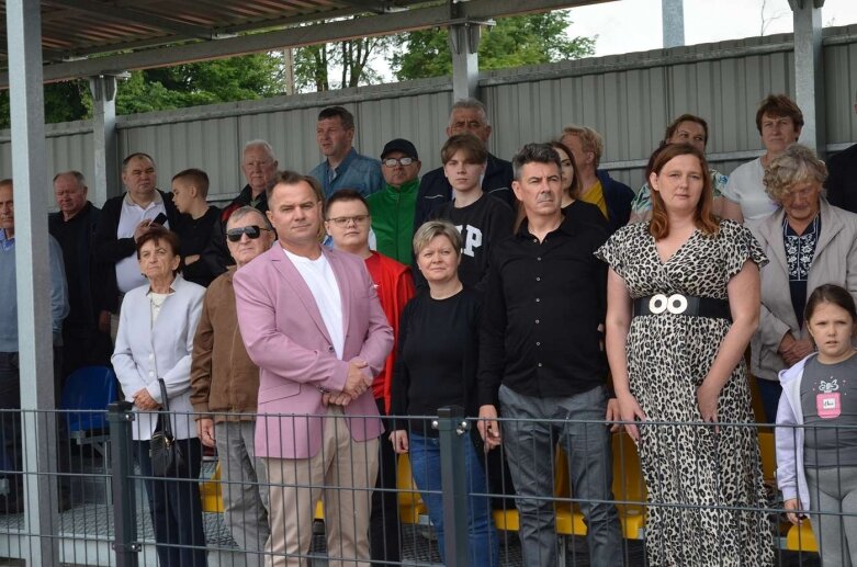  Sportowa niedziela w Głuchowie. Mieszkańcy świętowali otwarcie kompleksu boisk 