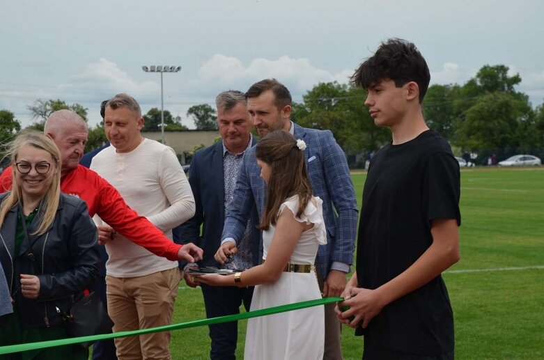  Sportowa niedziela w Głuchowie. Mieszkańcy świętowali otwarcie kompleksu boisk 
