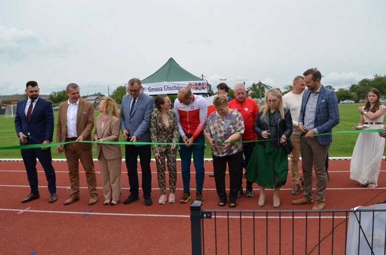  Sportowa niedziela w Głuchowie. Mieszkańcy świętowali otwarcie kompleksu boisk 