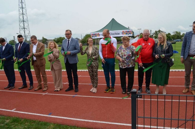  Sportowa niedziela w Głuchowie. Mieszkańcy świętowali otwarcie kompleksu boisk 