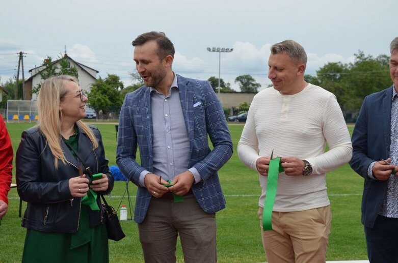  Sportowa niedziela w Głuchowie. Mieszkańcy świętowali otwarcie kompleksu boisk 
