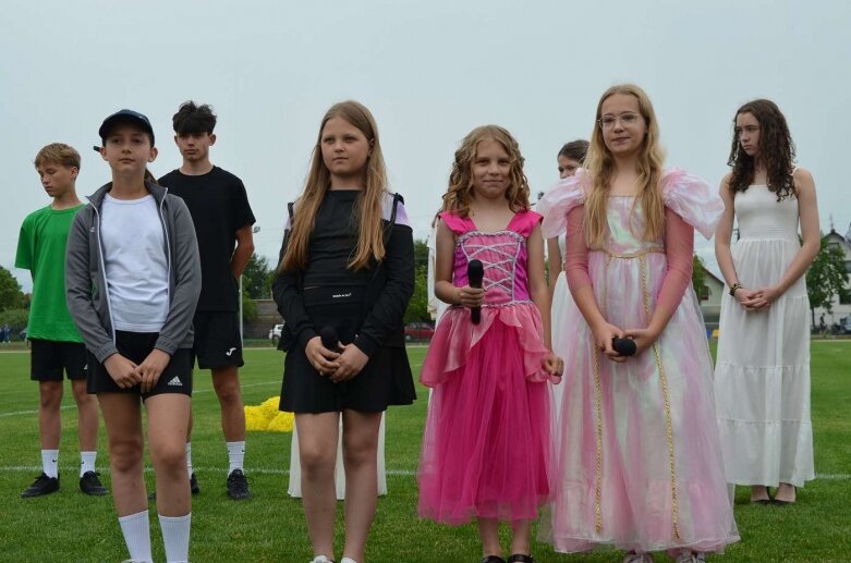  Sportowa niedziela w Głuchowie. Mieszkańcy świętowali otwarcie kompleksu boisk 