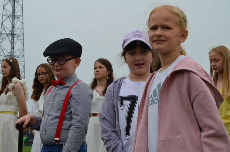  Sportowa niedziela w Głuchowie. Mieszkańcy świętowali otwarcie kompleksu boisk 