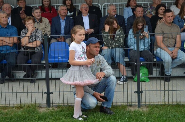  Sportowa niedziela w Głuchowie. Mieszkańcy świętowali otwarcie kompleksu boisk 