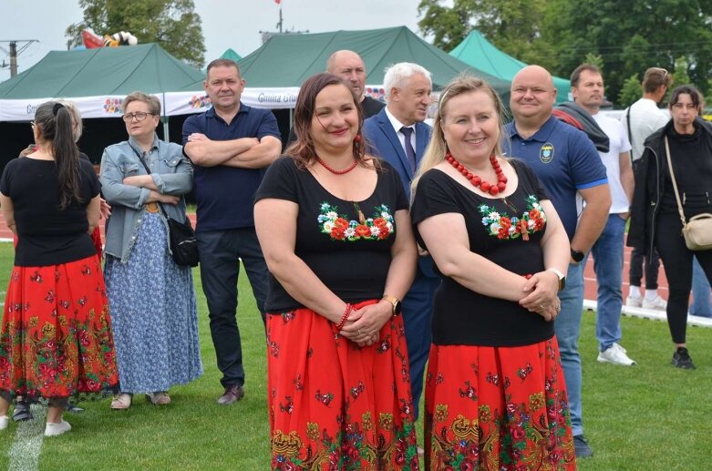  Sportowa niedziela w Głuchowie. Mieszkańcy świętowali otwarcie kompleksu boisk 