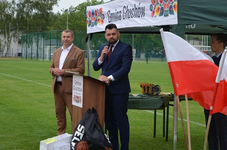  Sportowa niedziela w Głuchowie. Mieszkańcy świętowali otwarcie kompleksu boisk 