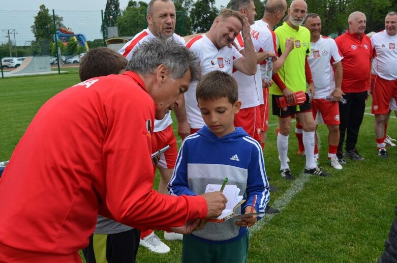  Sportowa niedziela w Głuchowie. Mieszkańcy świętowali otwarcie kompleksu boisk 