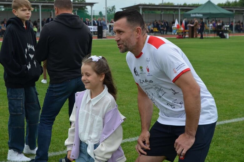  Sportowa niedziela w Głuchowie. Mieszkańcy świętowali otwarcie kompleksu boisk 