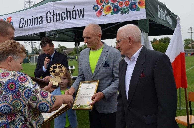  Sportowa niedziela w Głuchowie. Mieszkańcy świętowali otwarcie kompleksu boisk 
