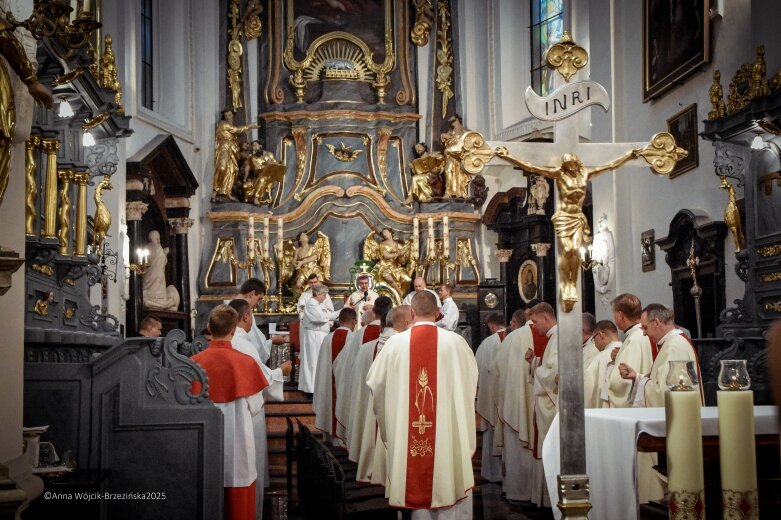  Młodzi na szlaku. Piesza pielgrzymka z Łowicza do Częstochowy krok po kroku 