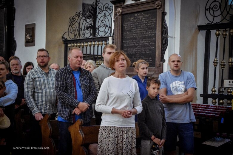  Młodzi na szlaku. Piesza pielgrzymka z Łowicza do Częstochowy krok po kroku 