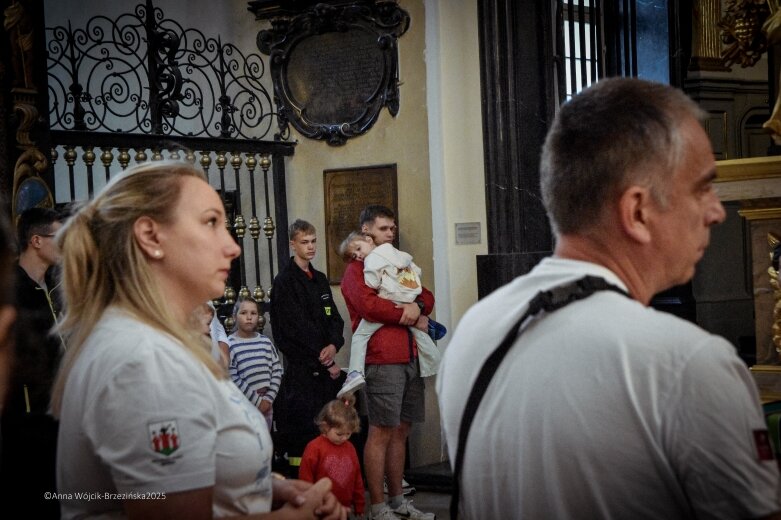  Młodzi na szlaku. Piesza pielgrzymka z Łowicza do Częstochowy krok po kroku 