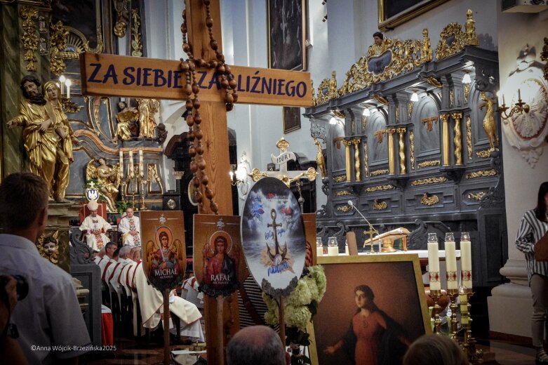  Młodzi na szlaku. Piesza pielgrzymka z Łowicza do Częstochowy krok po kroku 