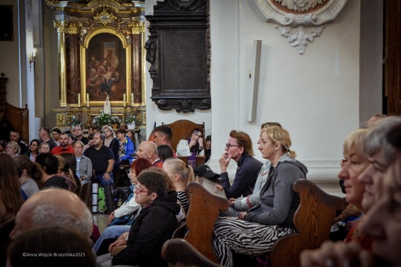  Młodzi na szlaku. Piesza pielgrzymka z Łowicza do Częstochowy krok po kroku 